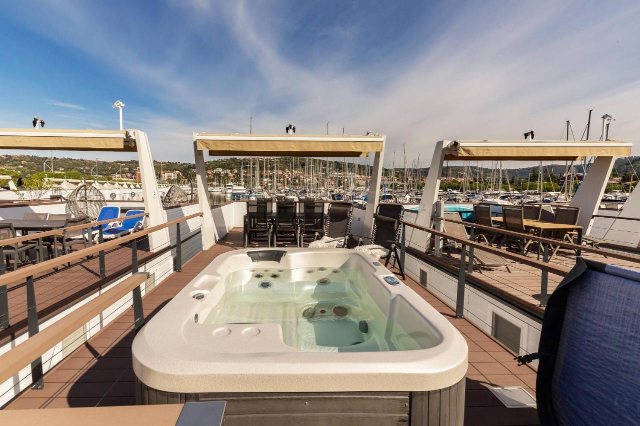 Floating Sea House Gong Apartment Portoroz Exterior photo